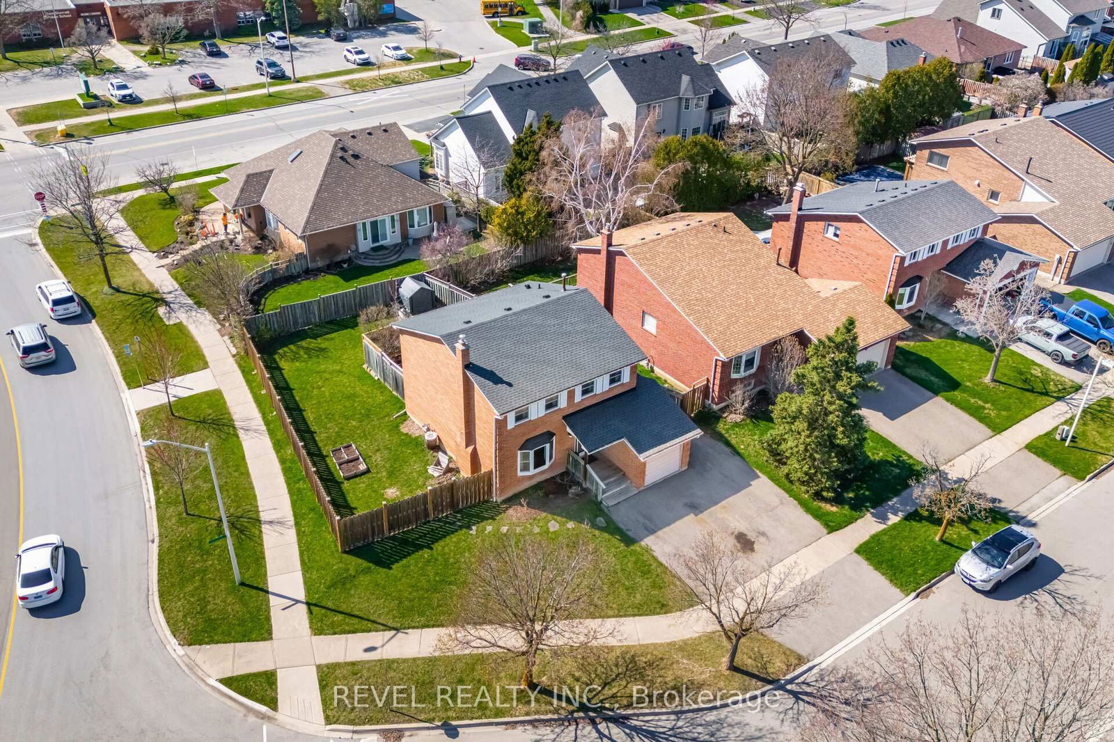 Detached House sold at 661 Harrison Road, Milton, TM Timberlea, L9T 4S7 - MLS: W12098366