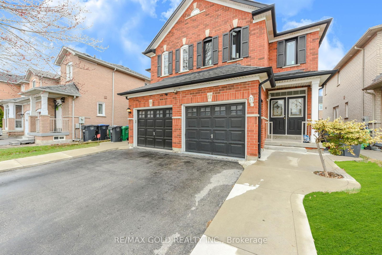 Semi-Detached House for sale at 17 Penguin Lane, Brampton, Sandringham-Wellington, L6R 2C1 - MLS: W12098618