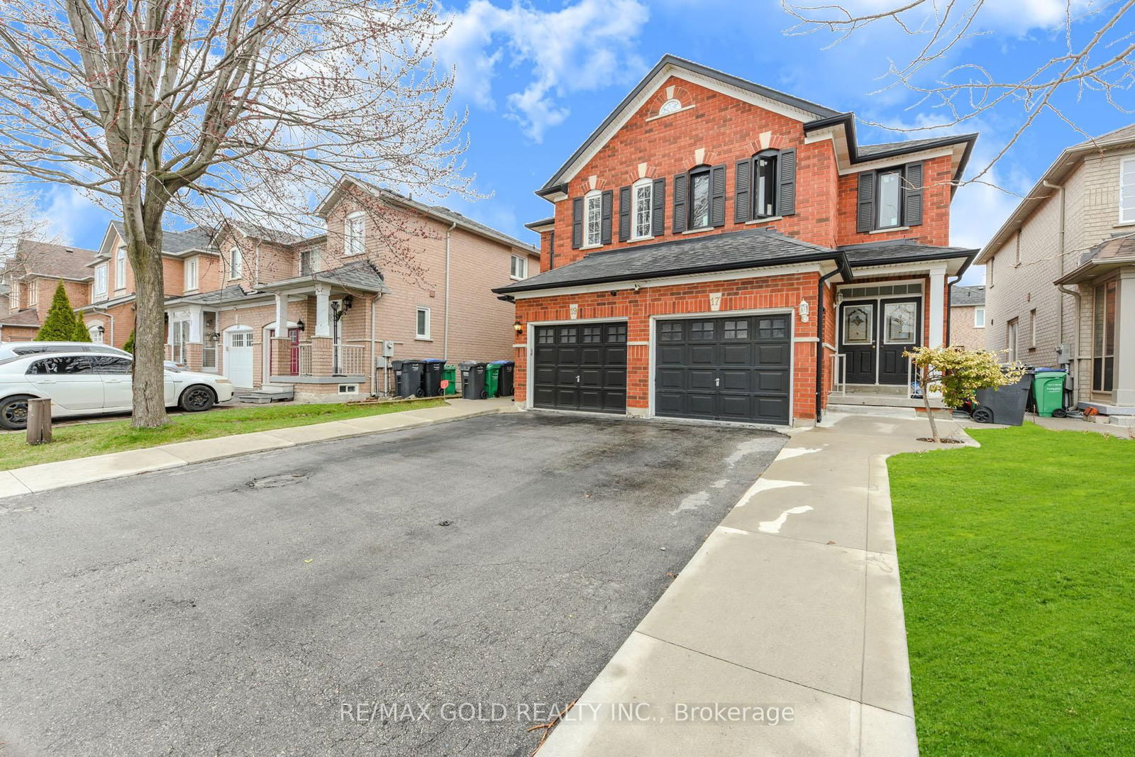 Semi-Detached House for sale at 17 Penguin Lane, Brampton, Sandringham-Wellington, L6R 2C1 - MLS: W12098618