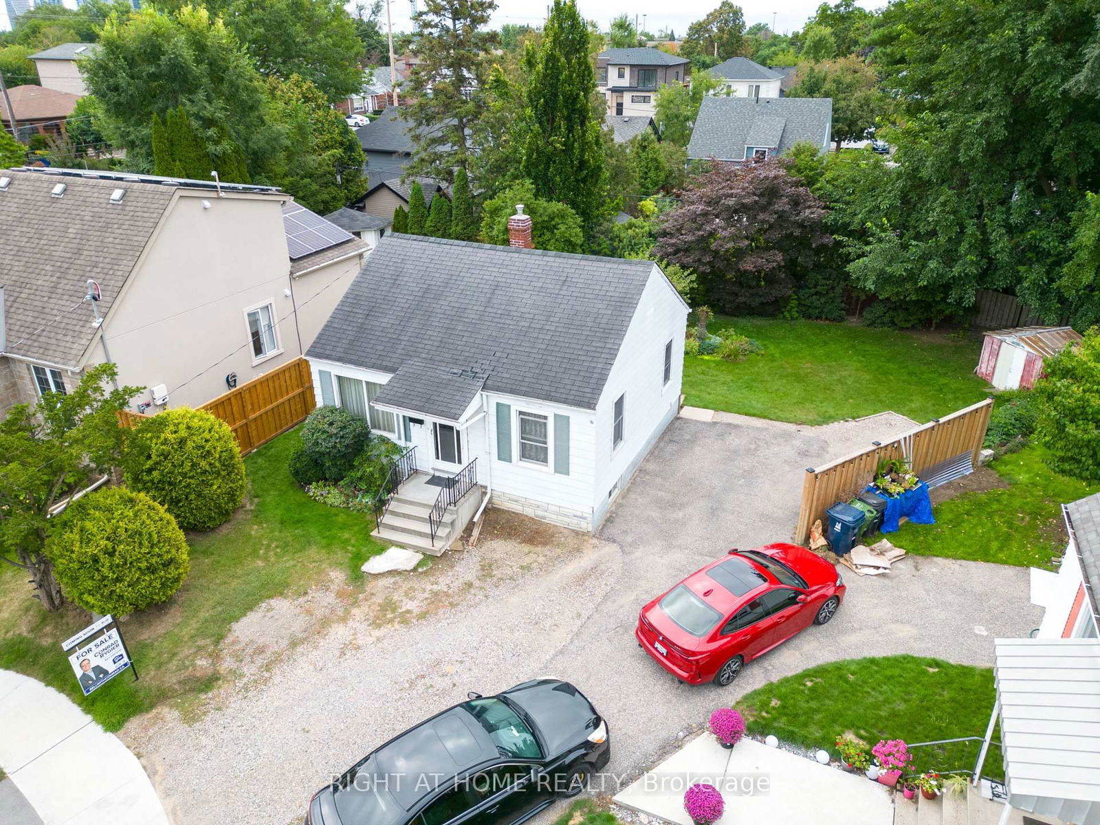 Detached House sold at 3 Mccallum Court, Toronto, Stonegate-Queensway, M8Y 1M6 - MLS: W12098853
