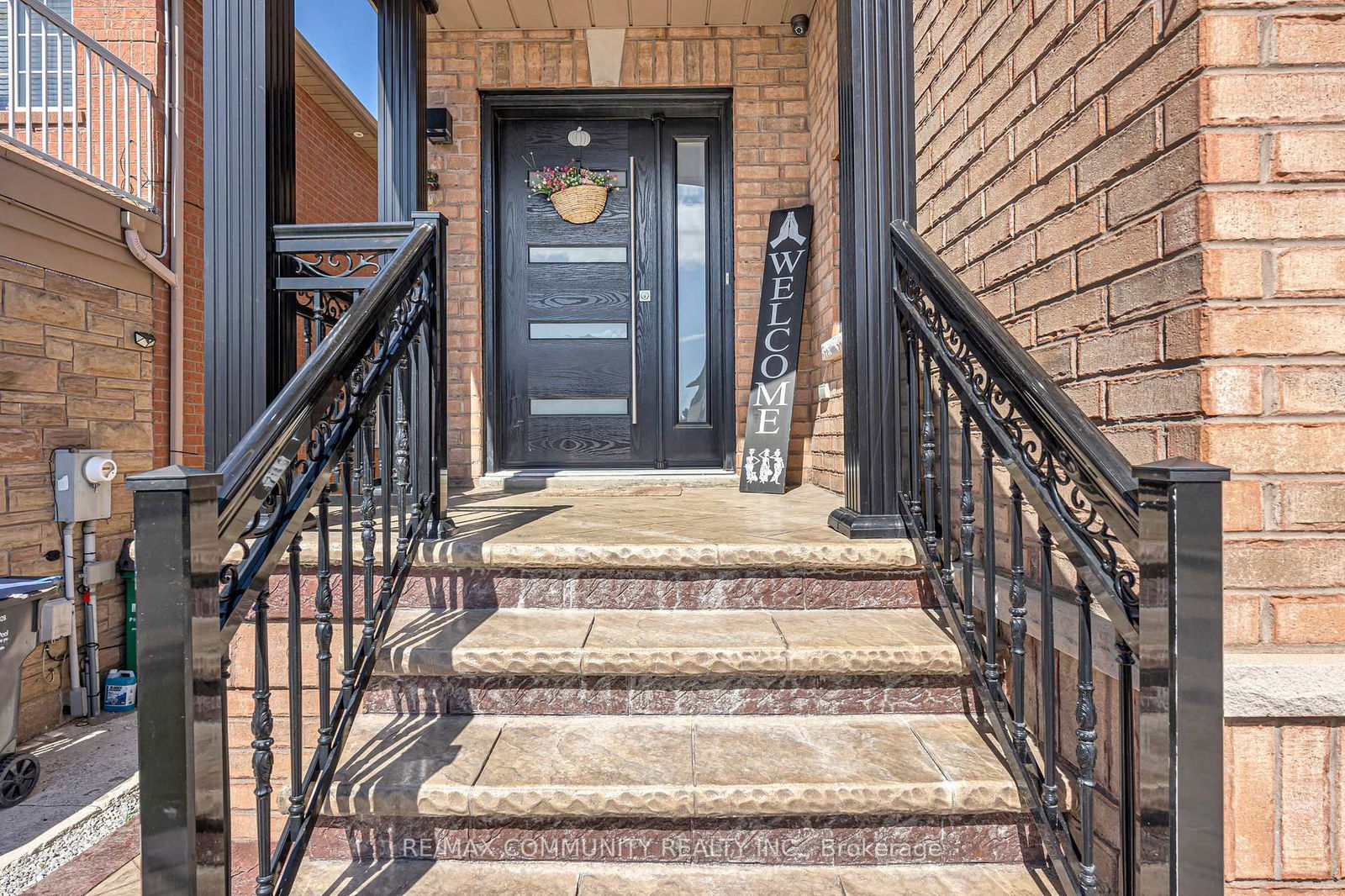 Detached House sold at 37 Albright Road, Brampton, Fletcher's Creek Village, L6X 5E1 - MLS: W12098909