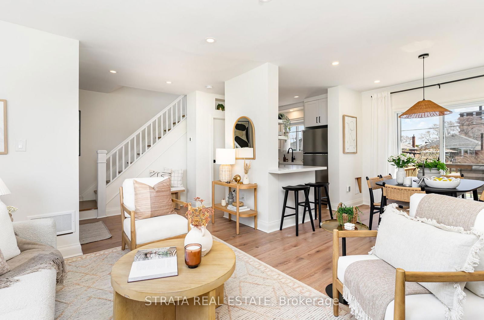 Detached House sold at 11 Duern Street, Toronto, Rockcliffe-Smythe, M6N 4G6 - MLS: W12099018