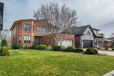 15 Cornelius Pkwy, Toronto - Maple Leaf image-0-1
