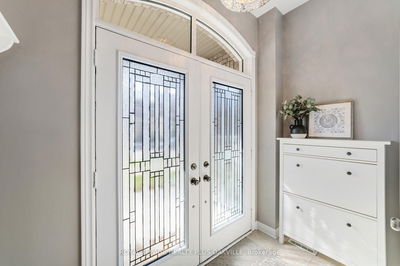 2427 Montagne Ave, Oakville - Westmount image-0-3