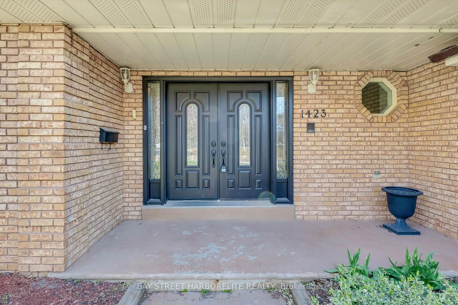 Detached House for lease at 1423 Peerless Court, Oakville, CP College Park, L6H 3A4 - MLS: W12099458