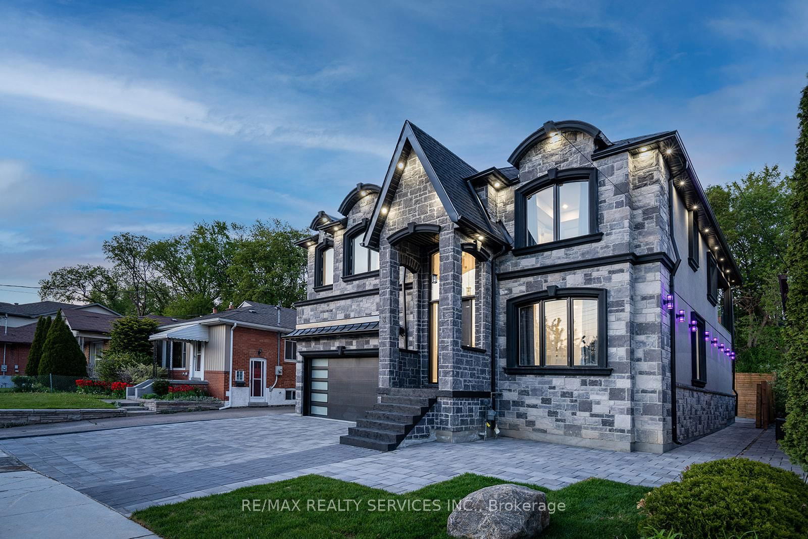 Detached House for sale at 3 Bonnyview Drive, Toronto, Stonegate-Queensway, M8Y 3G5 - MLS: W12099641