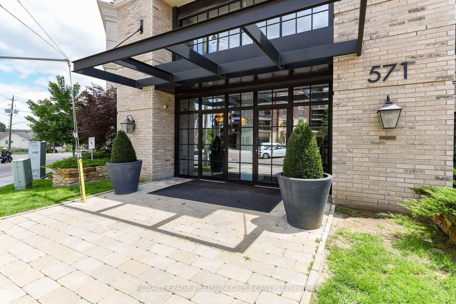 Condo for lease at PH08-571 Prince Edward Drive, Toronto, Kingsway South, M8X 0A1 - MLS: W12099694