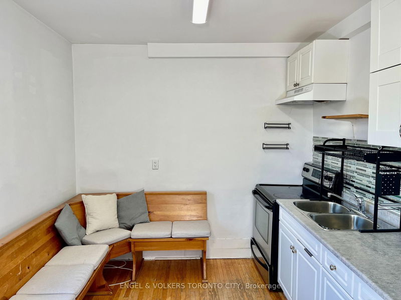 home for lease on 2-2257 Dundas Street W