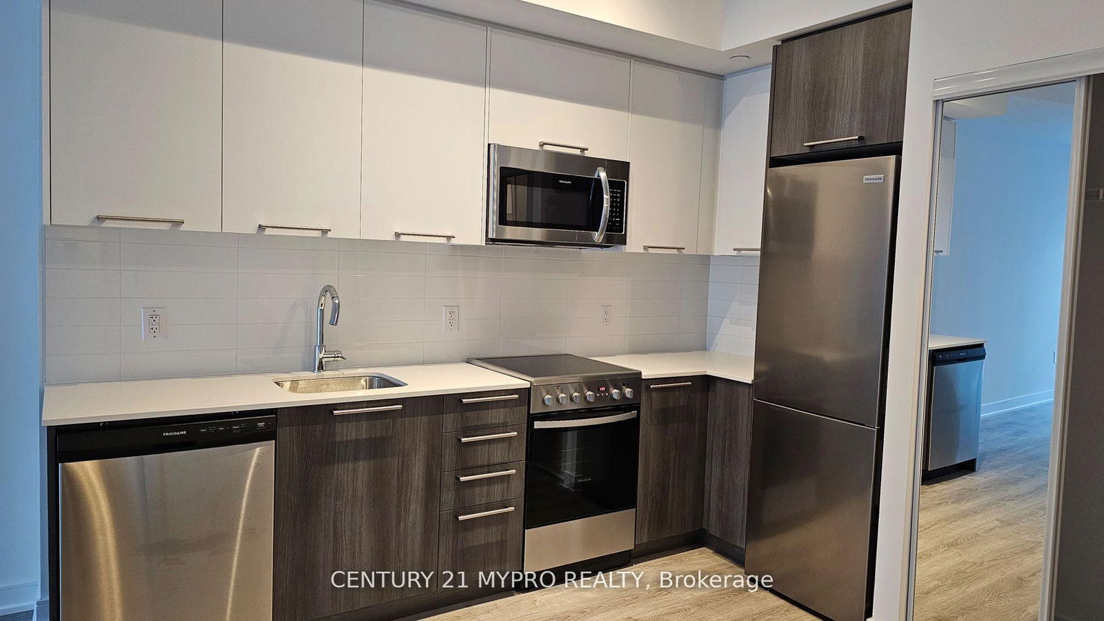 Condo for lease at 401-25 Neighbourhood Lane, Toronto, Stonegate-Queensway, M8Y 0C4 - MLS: W12099876