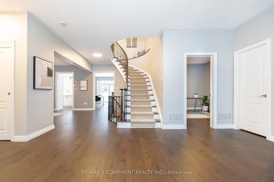 1185 Lindenrock Dr, Oakville - Joshua Creek image-0-3