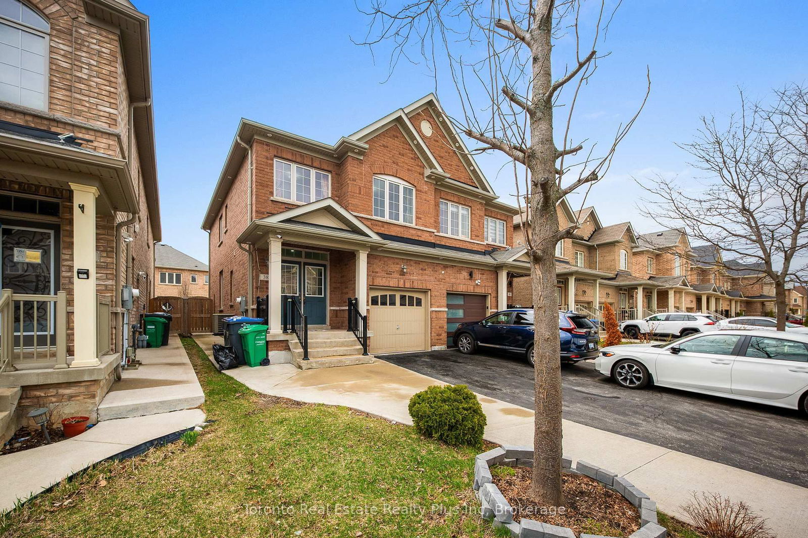 Semi-Detached House for sale at 38 Orangeblossom Trail, Brampton, Credit Valley, L6X 3B5 - MLS: W12099938