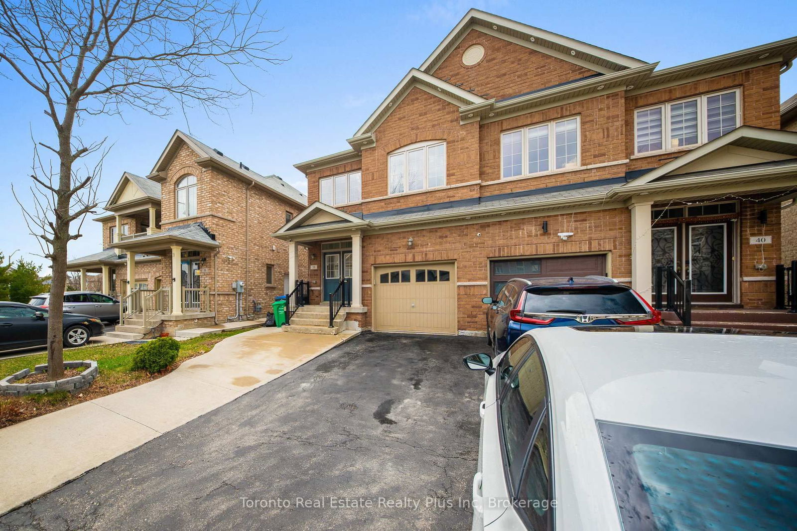 Semi-Detached House for sale at 38 Orangeblossom Trail, Brampton, Credit Valley, L6X 3B5 - MLS: W12099938