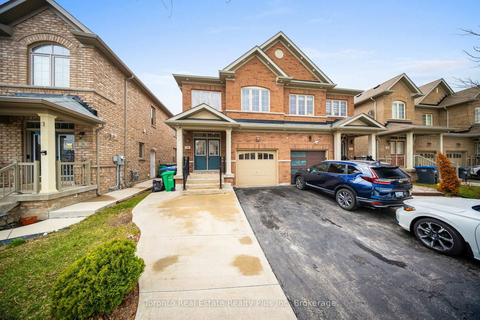 Semi-Detached House for sale at 38 Orangeblossom Trail, Brampton, Credit Valley, L6X 3B5 - MLS: W12099938