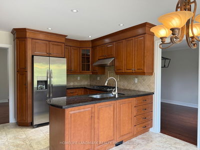 451 Barclay Cres, Oakville - Ford image-0-4