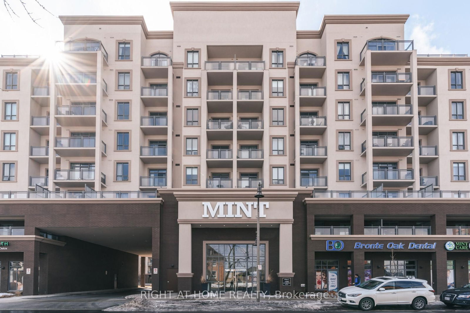 Spacious and Bright 739 sqft 2 Bed 1 Bath Unit with a Rare 345 sqft Open Terrace. Looking for A+ Non-Smoker Non-Pet Tenants, Close to Schools, Restaurants, Grocery, Minutes away from Hwy QEW/407. Brand New Floors. Tenant pays for Hydro, Water, Internet.