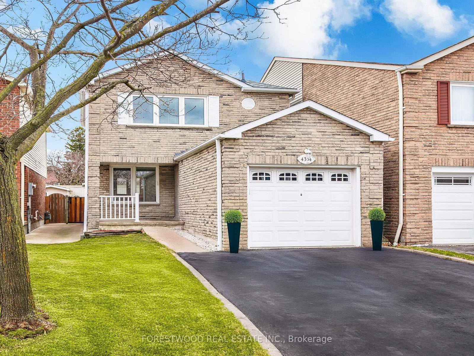 Detached House for sale at 4334 Lee Drive, Mississauga, Rathwood, L4W 4A8 - MLS: W12100503
