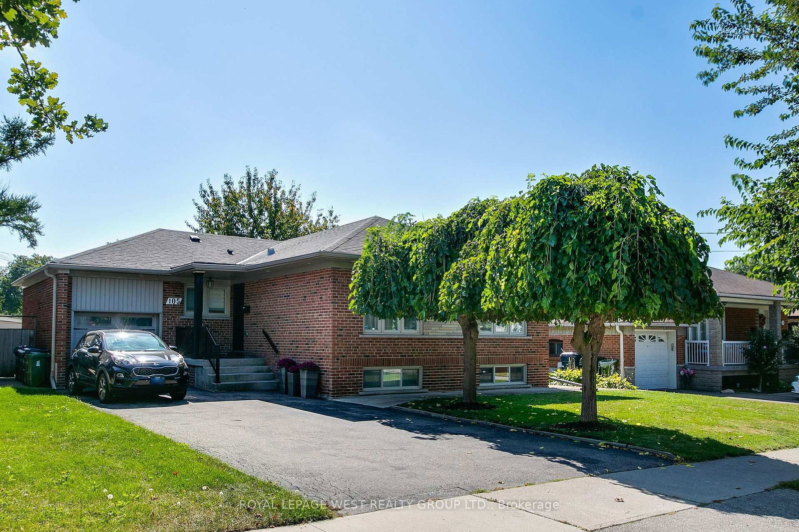Detached House sold at 105 Rustic Road, Toronto, Rustic, M6L 1V9 - MLS: W12100517