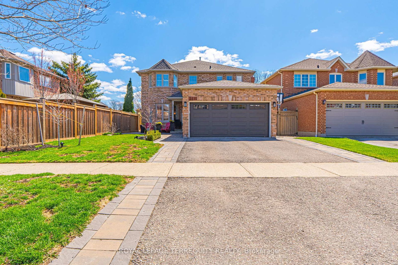 Detached House for sale at 3211 Dover Crescent, Mississauga, Erin Mills, L5L 5T6 - MLS: W12100539