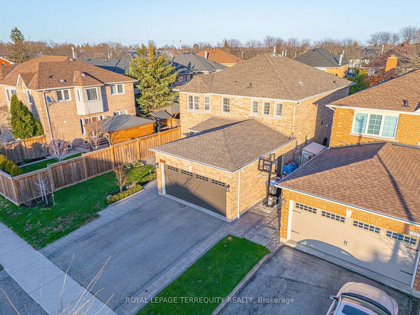 Detached House for sale at 3211 Dover Crescent, Mississauga, Erin Mills, L5L 5T6 - MLS: W12100539