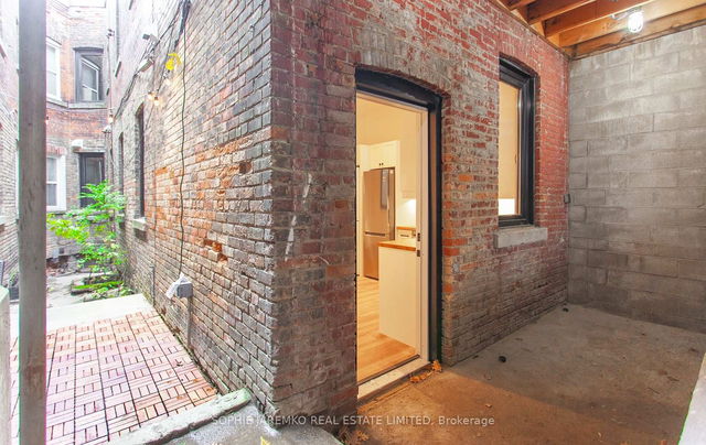 Unit R - 2100 Dundas Street