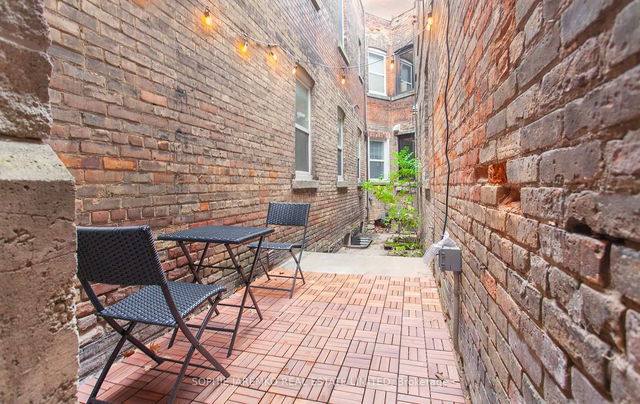 Unit R - 2100 Dundas Street