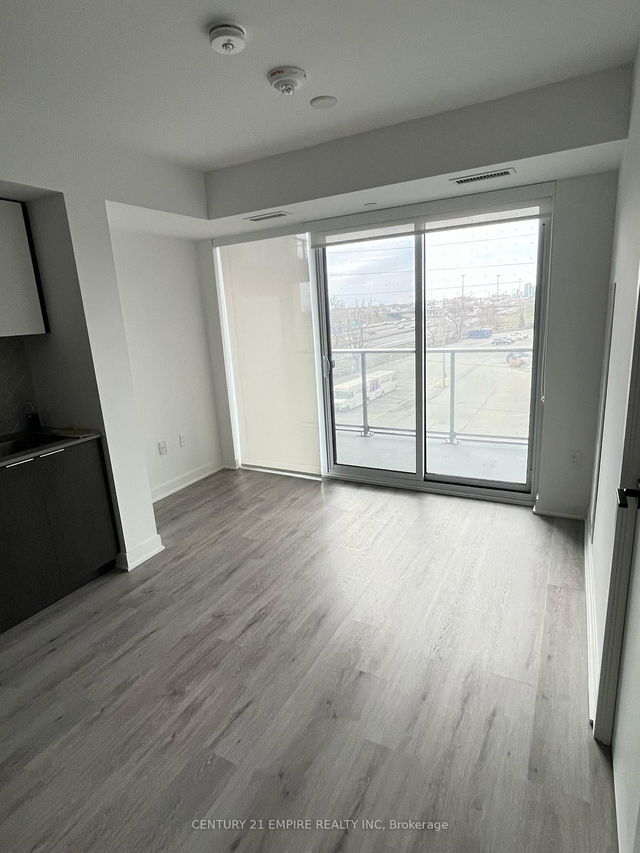 402 - 36 Zorra Street