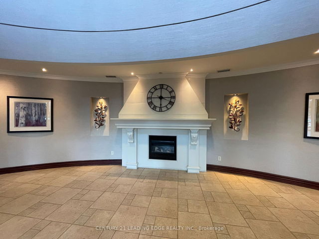 601 - 2585 Erin Centre Boulevard