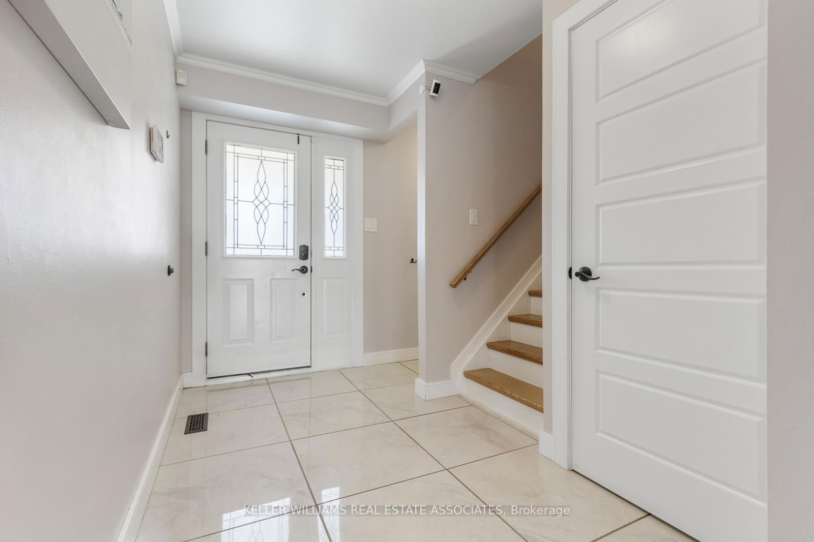 Semi-Detached House for sale at 4115 Barbican Drive, Mississauga, Erin Mills, L5L 2C4 - MLS: W12101175