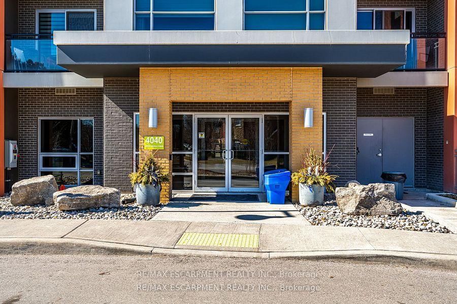 Condo for sale at 102-4040 UPPER MIDDLE Road, Burlington, Tansley, L7M 0H2 - MLS: W12101616