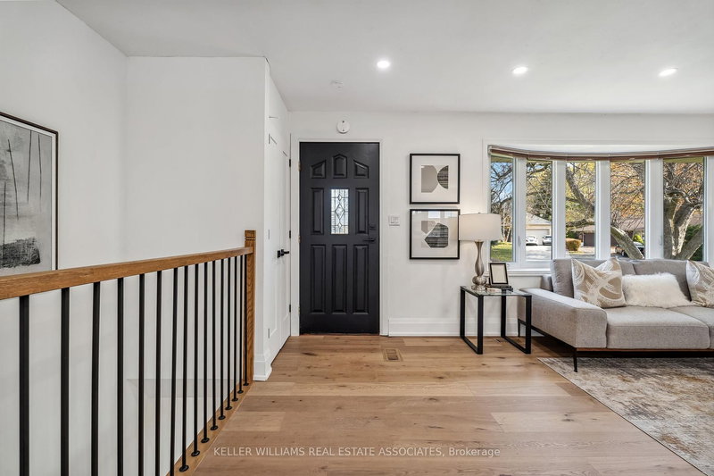 20 Suburban Dr, Mississauga, L5N 1G5 | Image 3