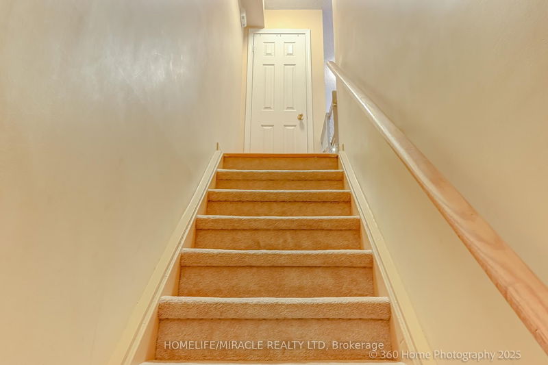 Unit 8 — 37 Four Winds Dr, Toronto - York University Heights image-0-0