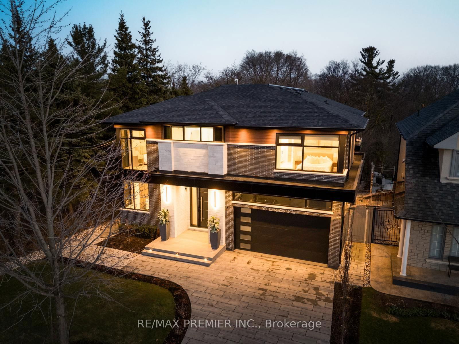 Detached House for sale at 33 Cornelius Pkwy, Toronto, Maple Leaf, M6L 2K2 - MLS: W12101758