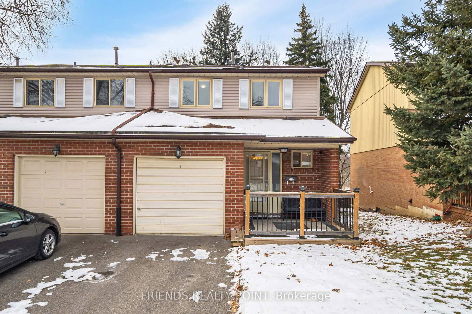 Townhouse sold at 54-54 Baronwood Court, Brampton, Brampton North, L6V 3H6 - MLS: W12101849