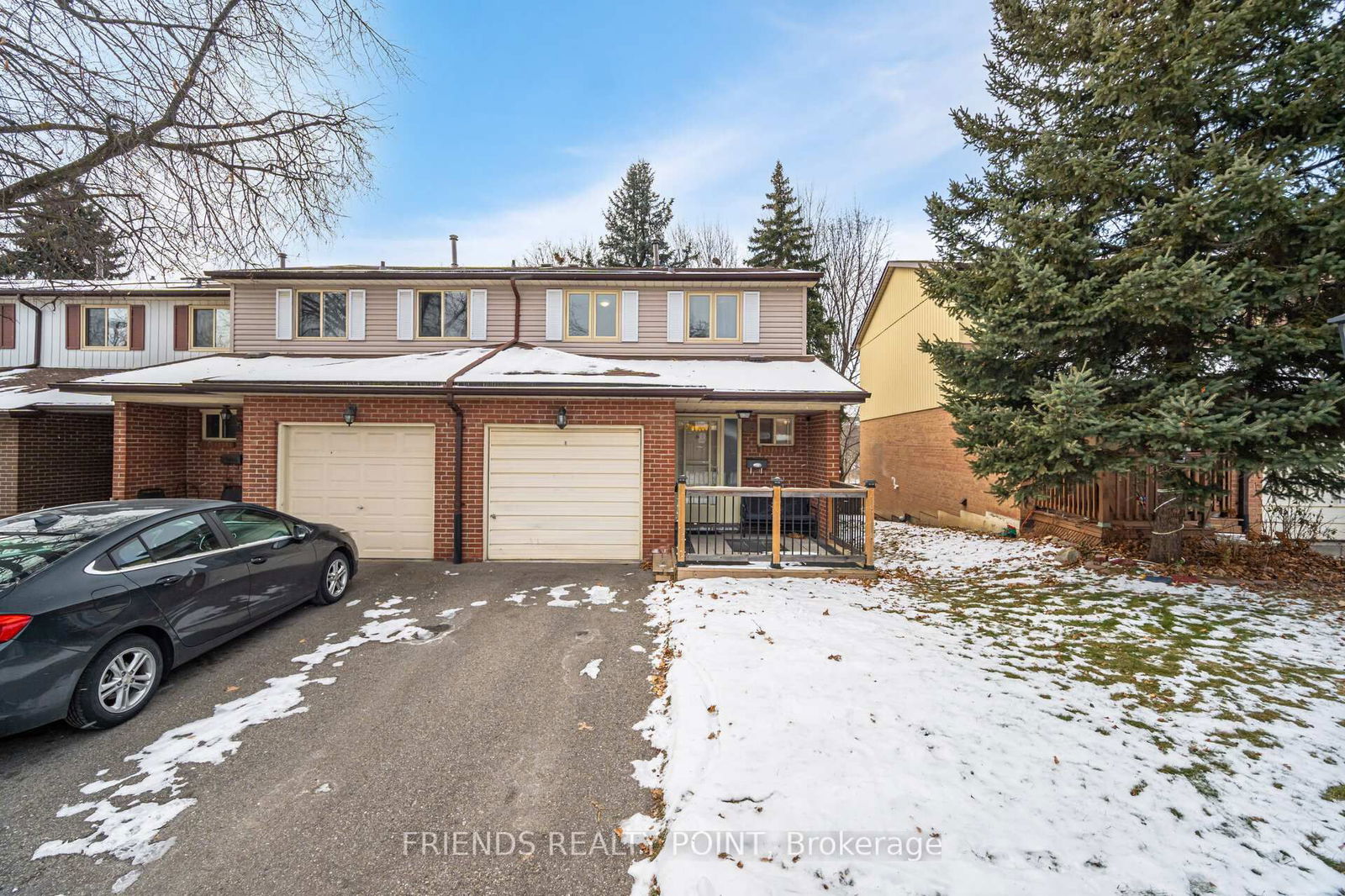 Townhouse sold at 54-54 Baronwood Court, Brampton, Brampton North, L6V 3H6 - MLS: W12101849