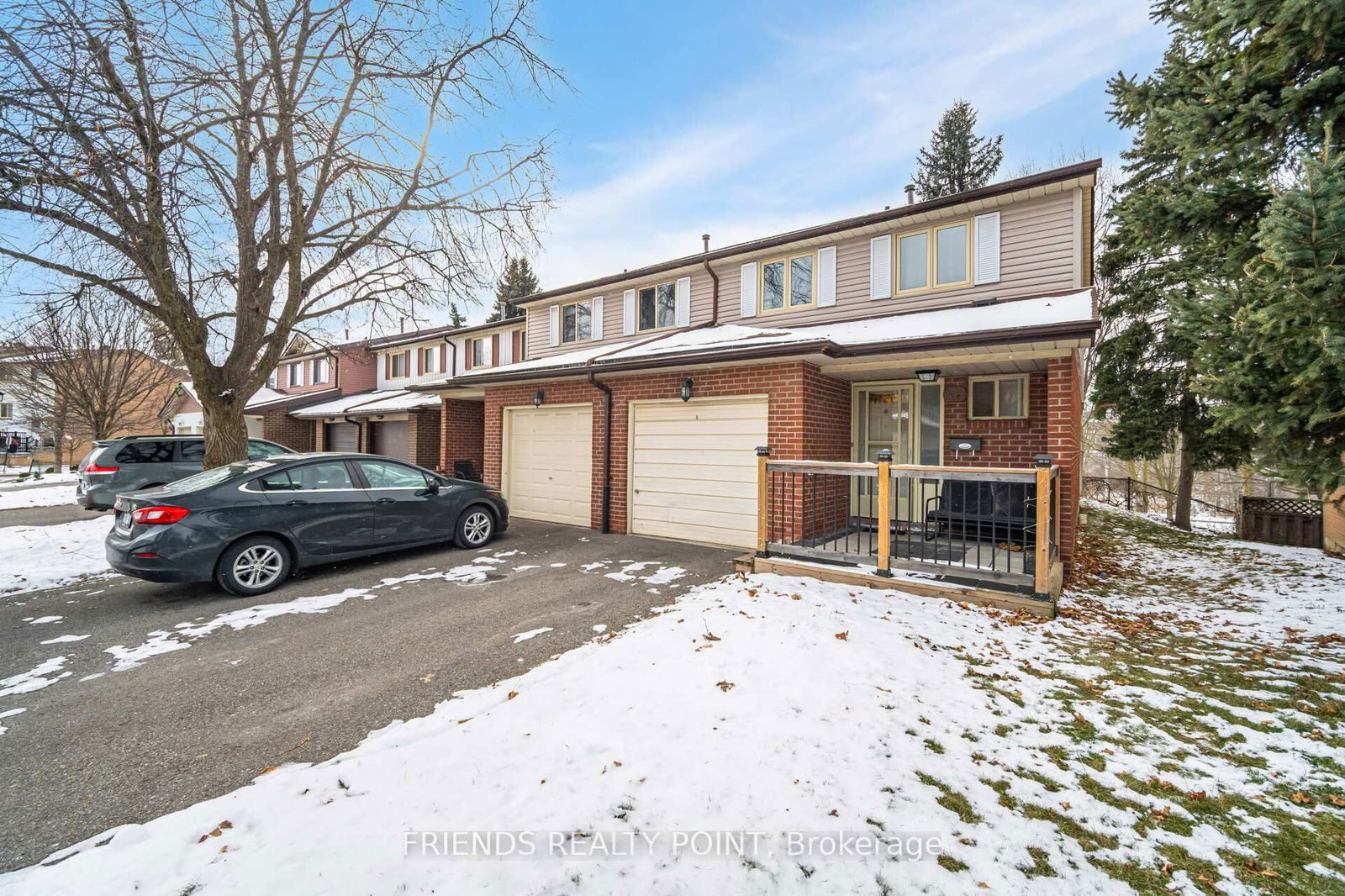 Townhouse sold at 54-54 Baronwood Court, Brampton, Brampton North, L6V 3H6 - MLS: W12101849
