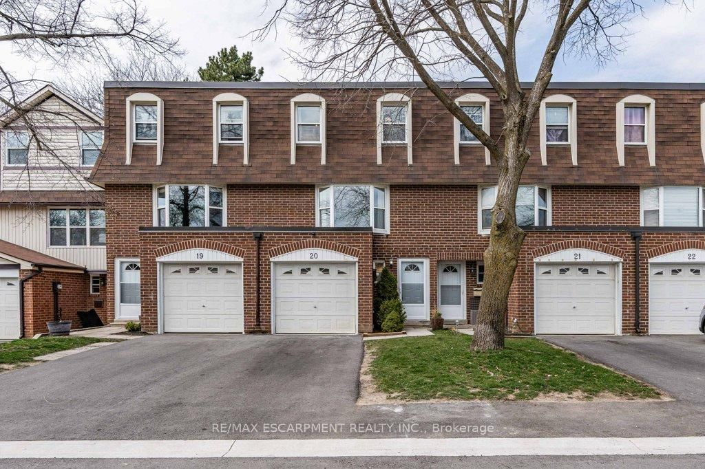 Townhouse sold at 20-235 Bronte Street, Milton, OM Old Milton, L9T 3V8 - MLS: W12101954