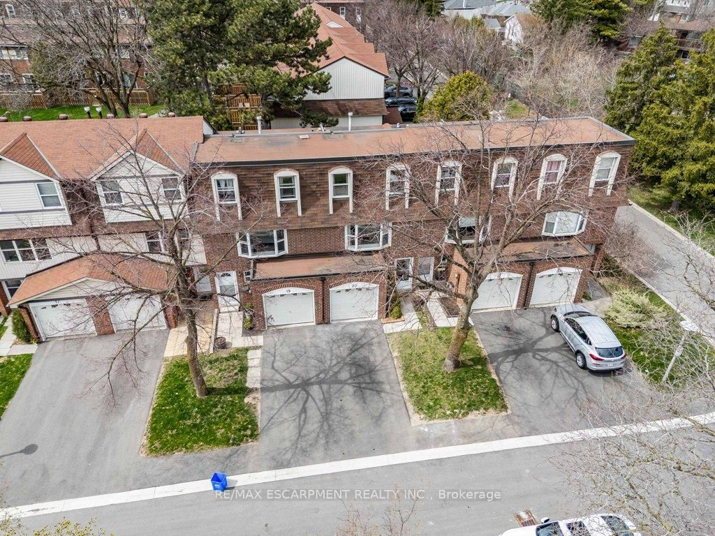 Townhouse sold at 20-235 Bronte Street, Milton, OM Old Milton, L9T 3V8 - MLS: W12101954