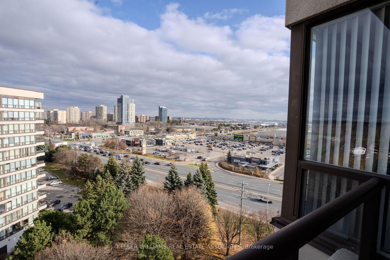 Condo for sale at 1112-12 Laurelcrest Street, Brampton, Queen Street Corridor, L6S 5Y4 - MLS: W12101997