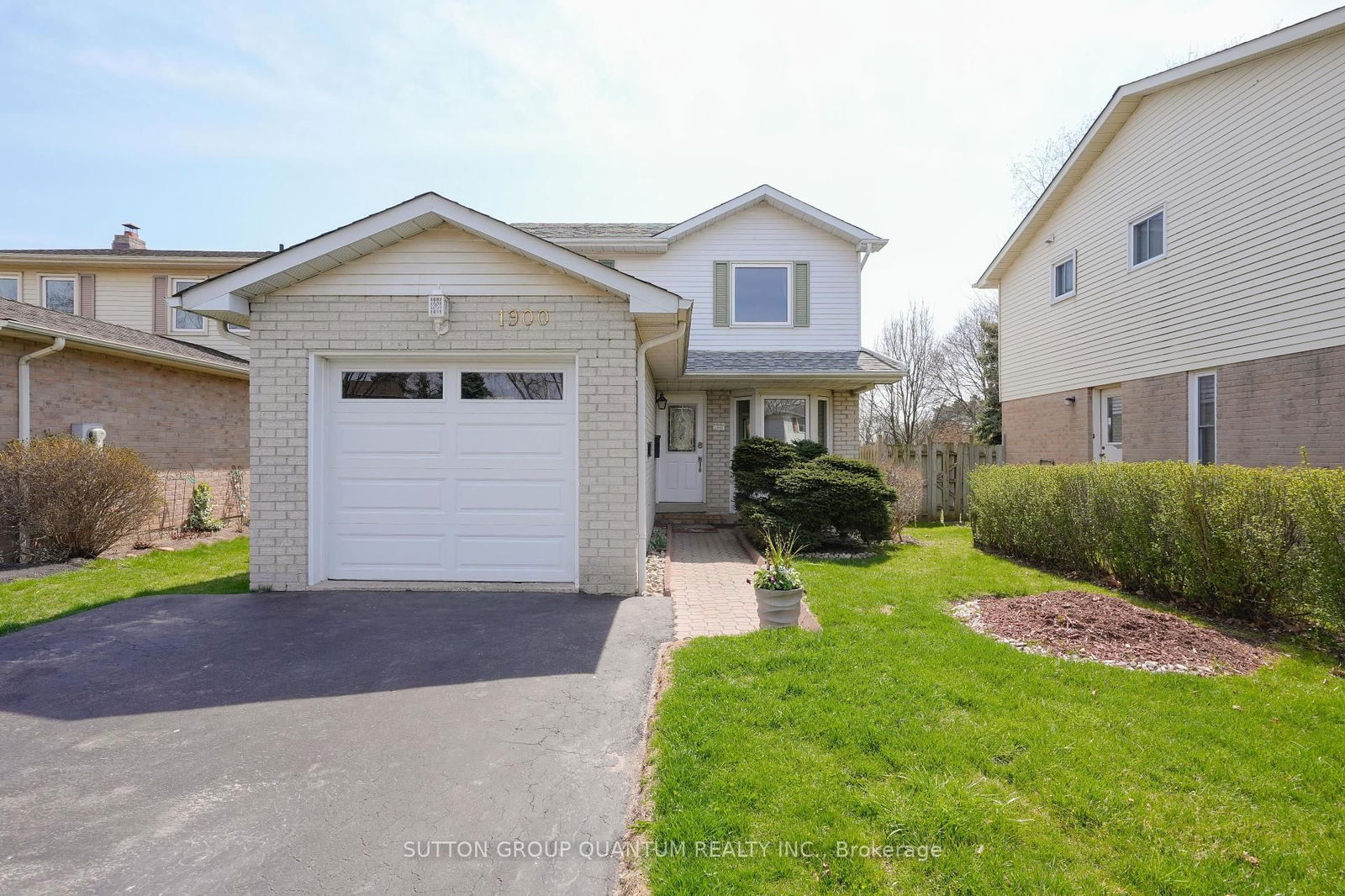 Detached House for sale at 1900 Carrera Court, Mississauga, Clarkson, L5H 3B2 - MLS: W12102102