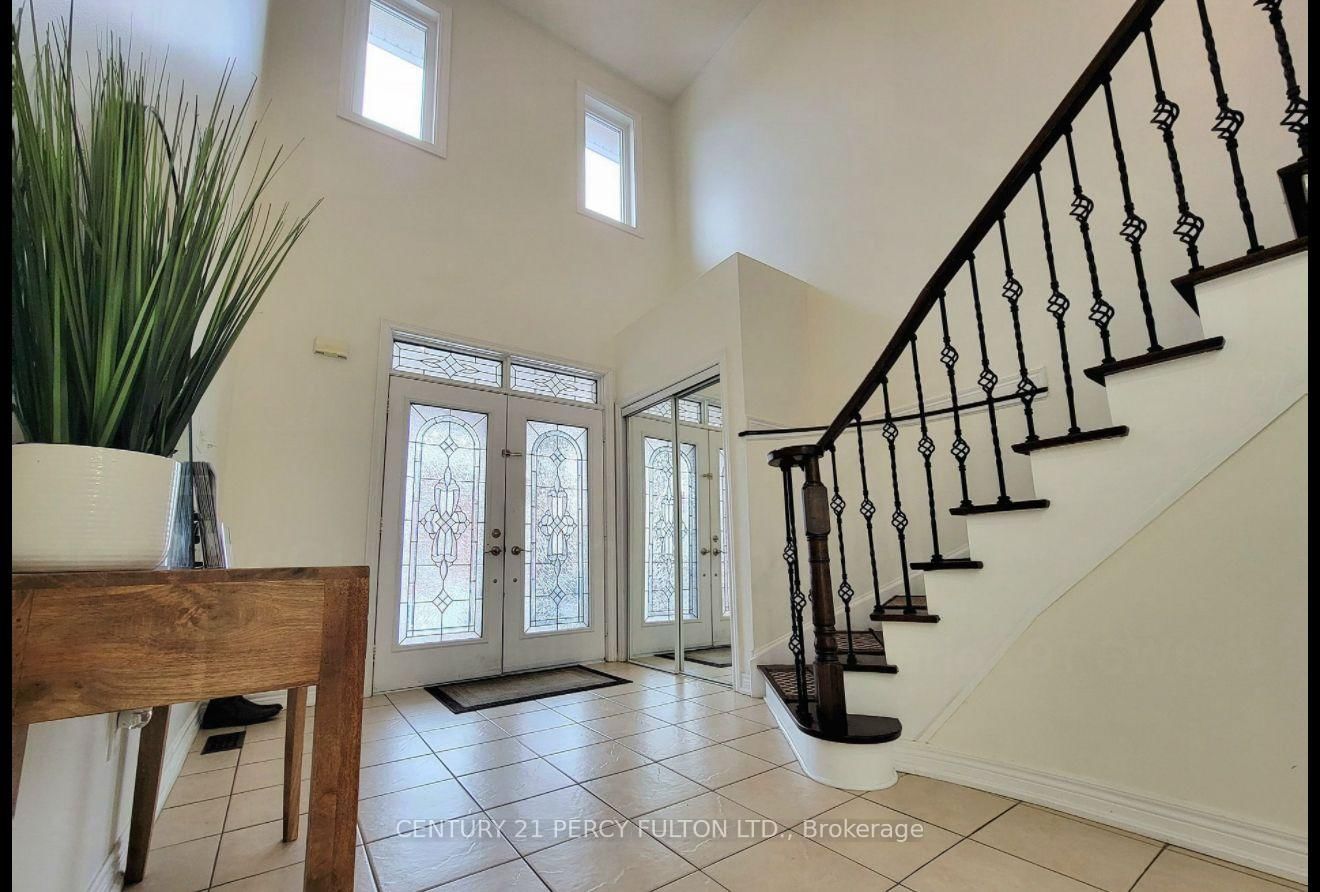 Detached House for lease at 1051 Mcclenahan Crescent, Milton, CL Clarke, L9T 6W6 - MLS: W12102368