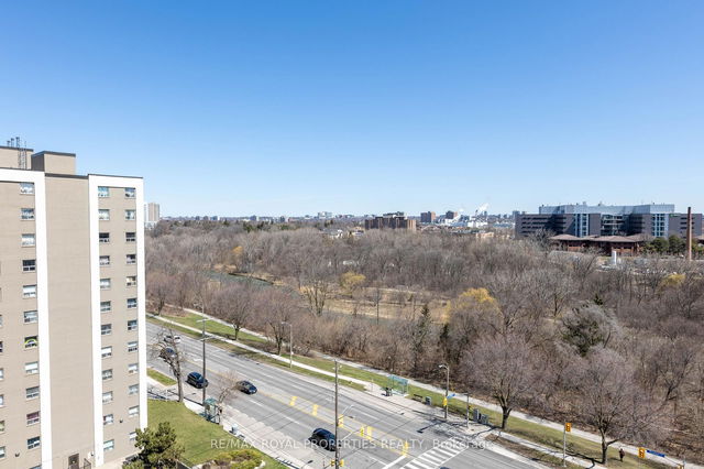 1002 - 15 La Rose Avenue
