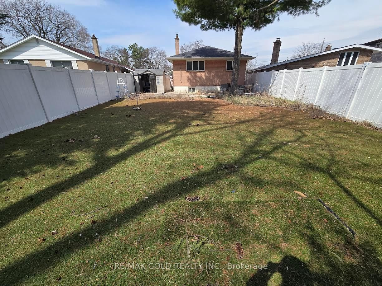 Detached House for sale at 111 Verobeach Boulevard, Toronto, Humbermede, M9M 1P8 - MLS: W12102843