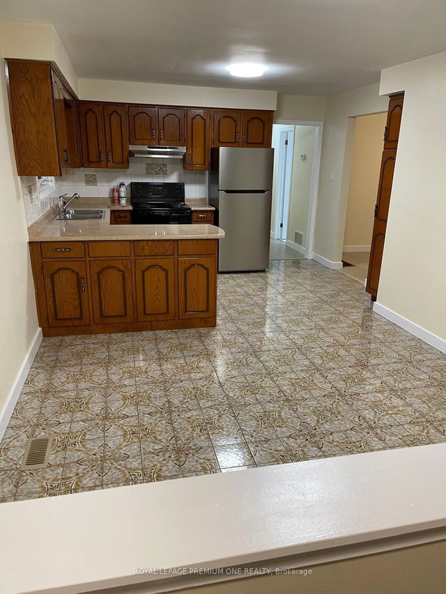 Upper Floor - 106 Trowell Avenue
