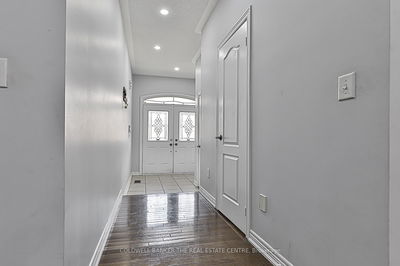 43 Crystalview Cres, Brampton - Bram East image-0-4