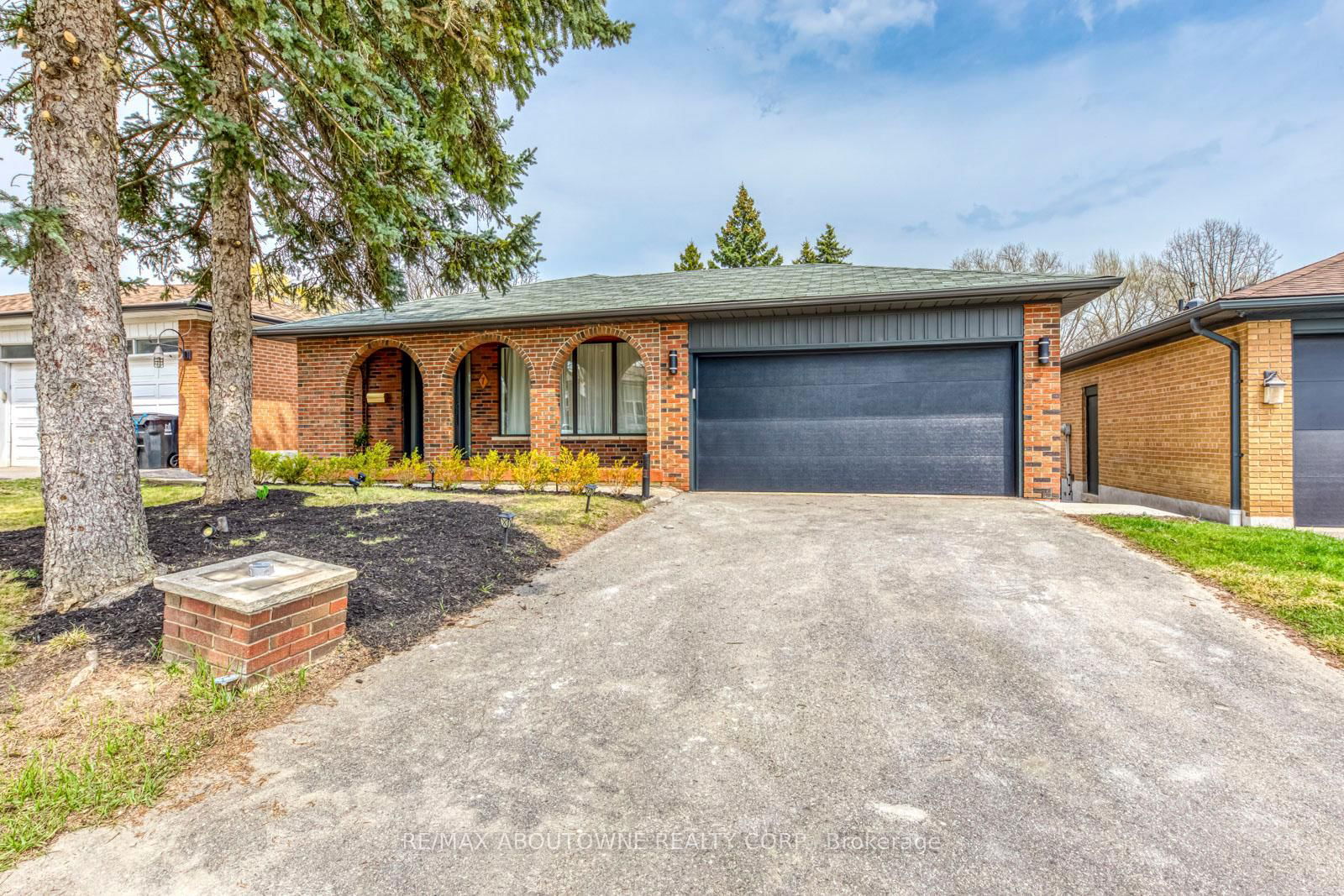 Detached House for sale at 7 Ivybridge Drive, Toronto, Eringate-Centennial-West Deane, M9C 3R2 - MLS: W12103300