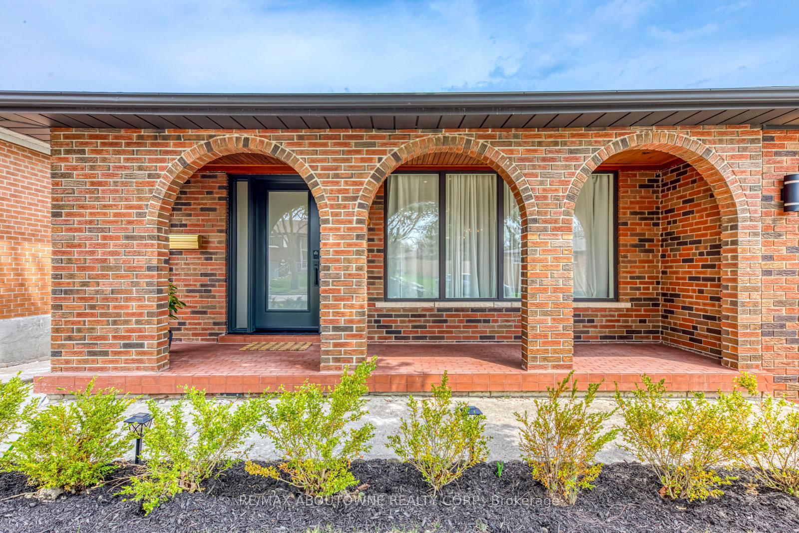 Detached House for sale at 7 Ivybridge Drive, Toronto, Eringate-Centennial-West Deane, M9C 3R2 - MLS: W12103300