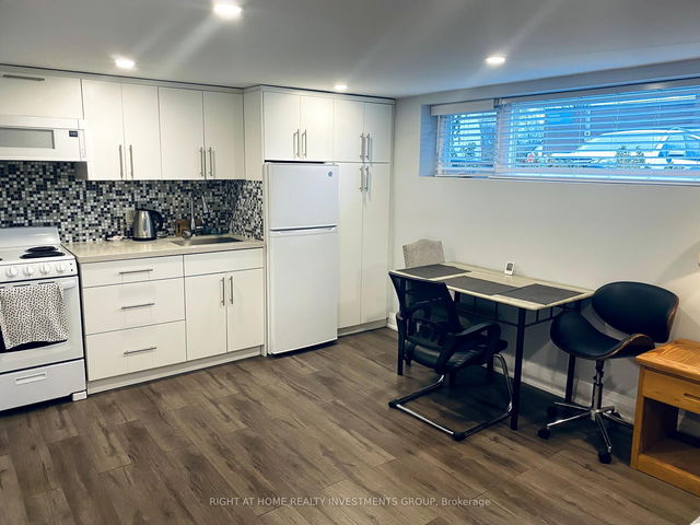 3489 Queenston Drive