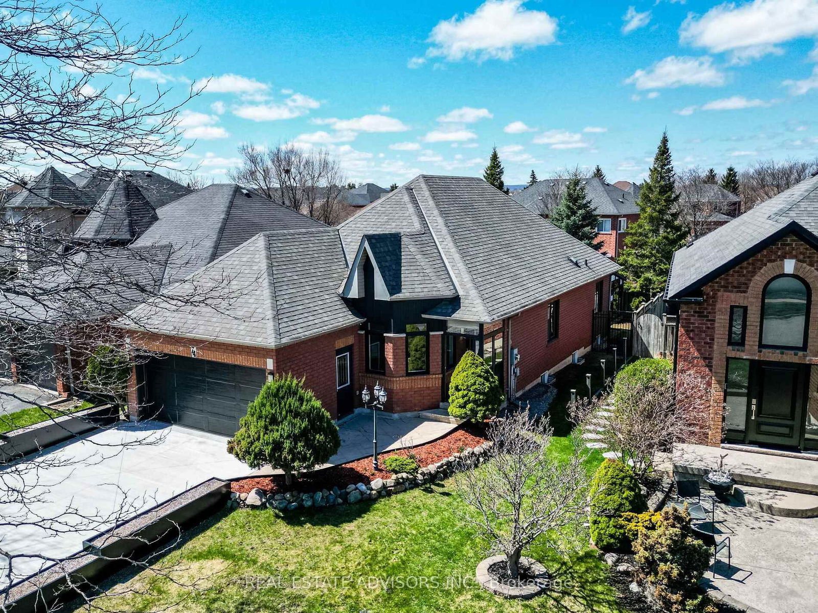 Detached House for sale at 74 Pinebrook Circle, Caledon, Rural Caledon, L7C 1C5 - MLS: W12103456