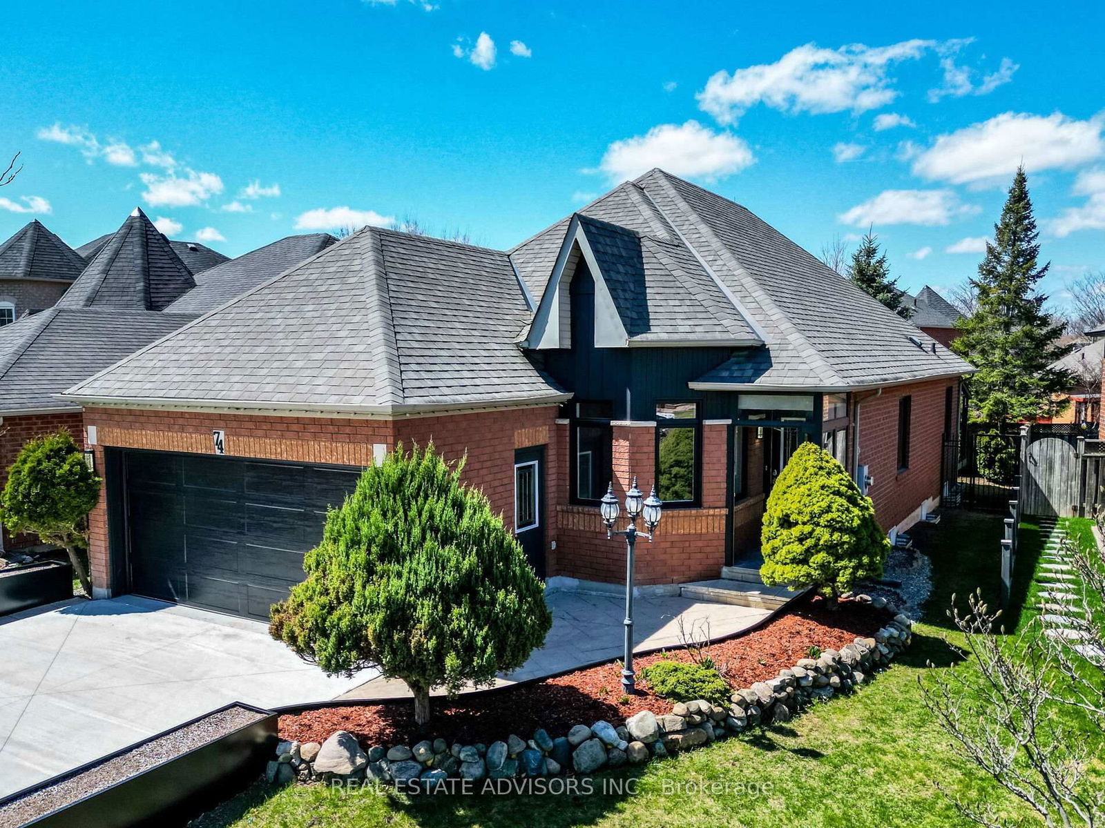 Detached House for sale at 74 Pinebrook Circle, Caledon, Rural Caledon, L7C 1C5 - MLS: W12103456