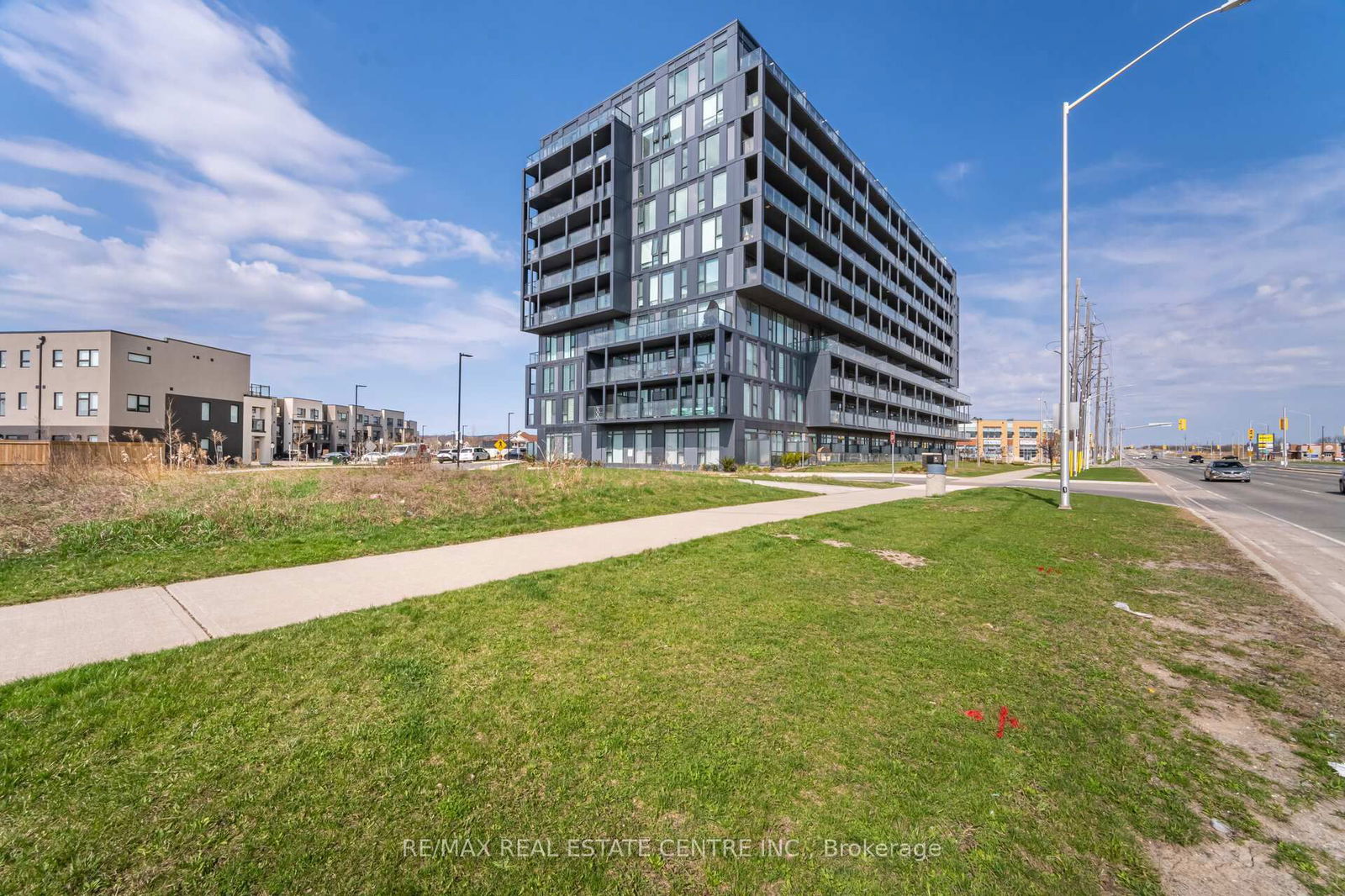 Condo sold at B217-3200 Dakota Common N/A, Burlington, Alton, L7M 2A7 - MLS: W12103595